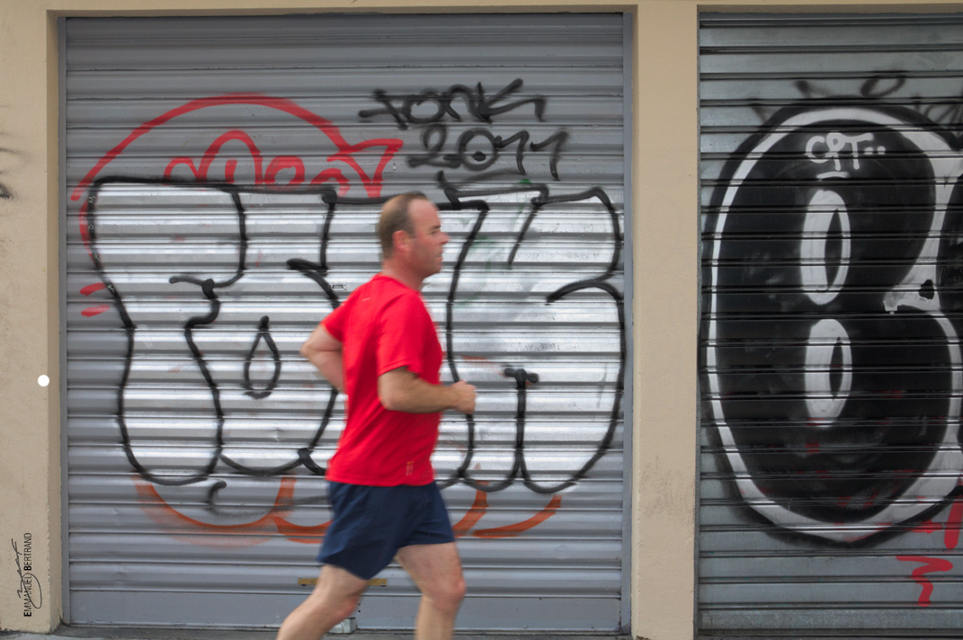 jogger sur fond de fonk, Lyon, 2011 © Emmanuel Bertrand